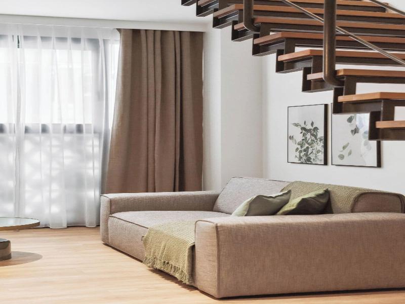Limehome Piraeus Olive image