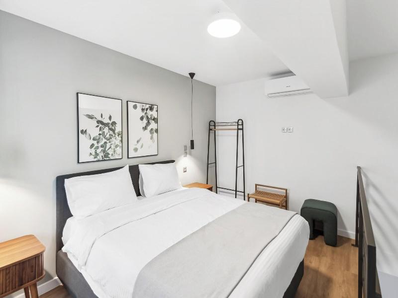 Limehome Piraeus Olive image