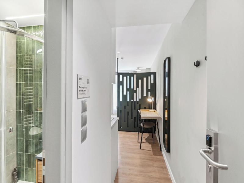 Limehome Piraeus Olive image
