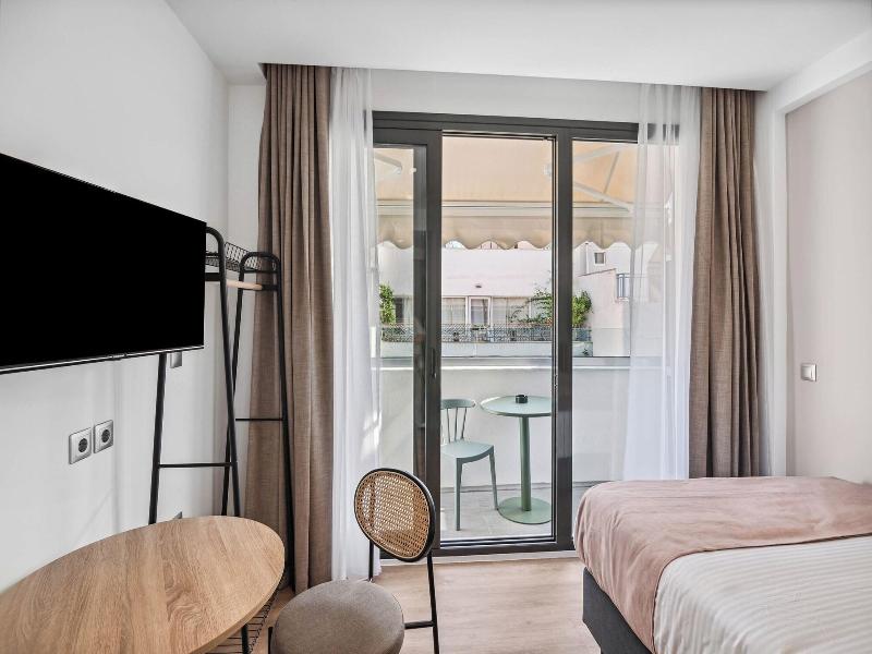 Limehome Piraeus Olive image