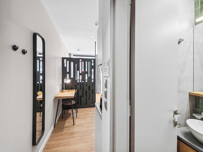 Limehome Piraeus Olive image