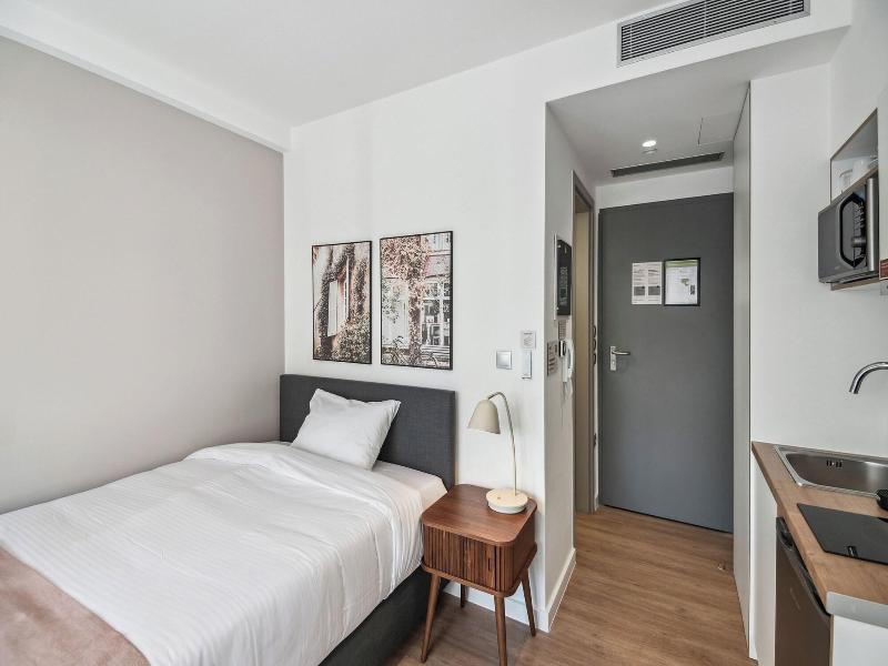 Limehome Piraeus Olive image