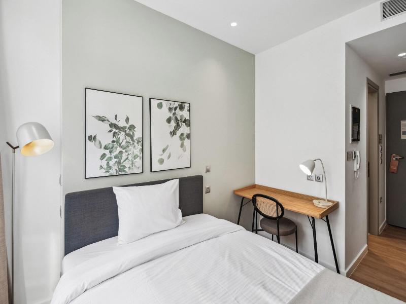 Limehome Piraeus Olive image