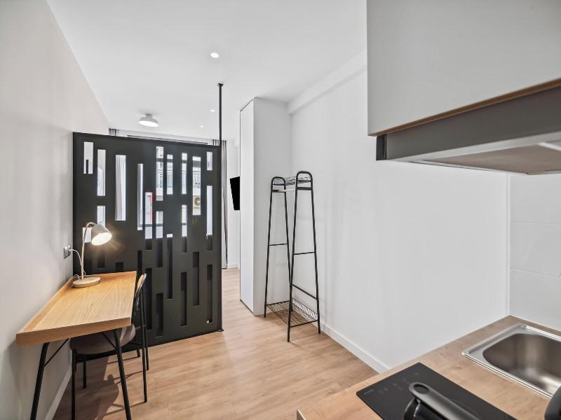 Limehome Piraeus Olive image