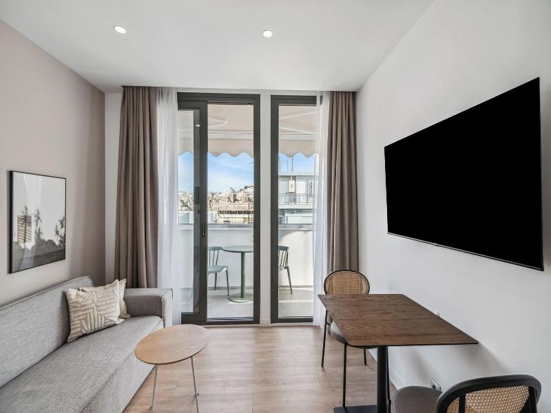 Limehome Piraeus Olive image
