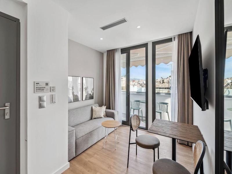 Limehome Piraeus Olive image