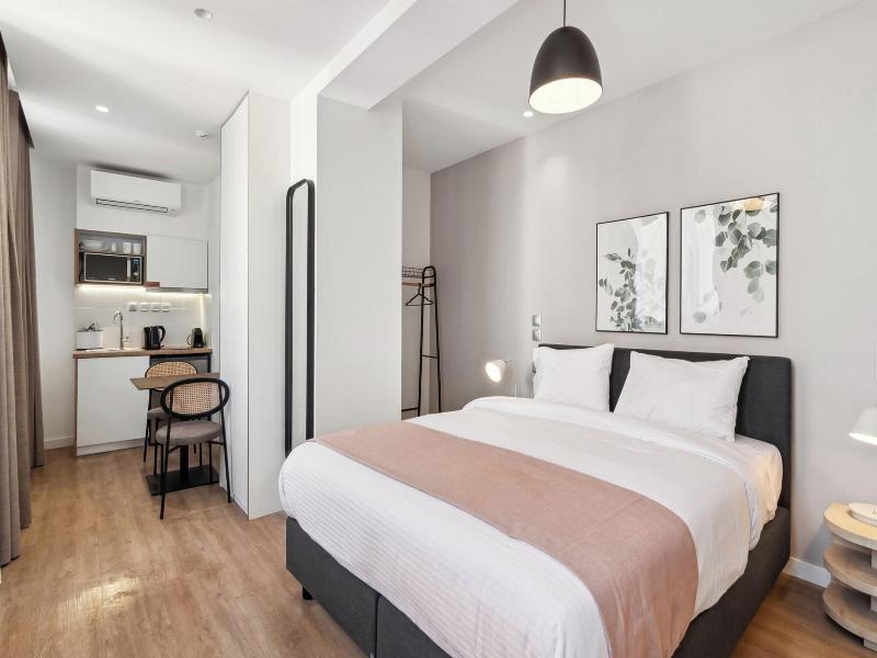 Limehome Piraeus Olive image