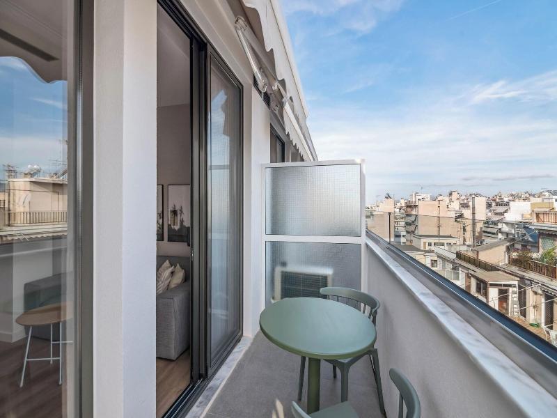 Limehome Piraeus Olive image