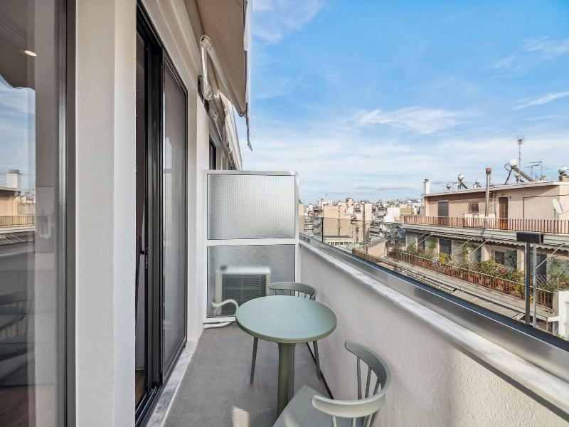 Limehome Piraeus Olive image