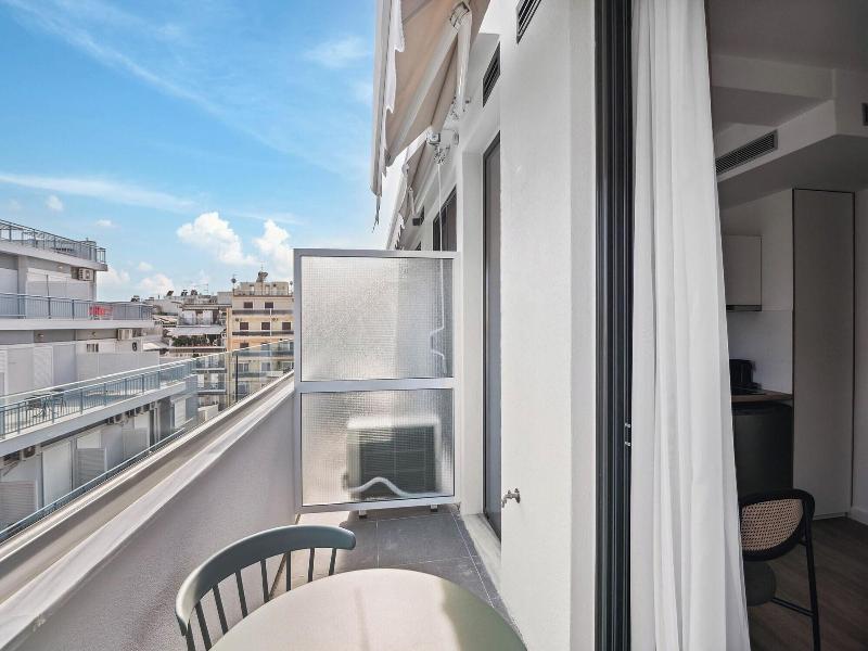 Limehome Piraeus Olive image
