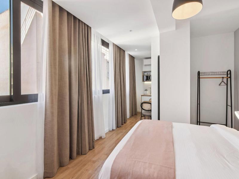 Limehome Piraeus Olive image