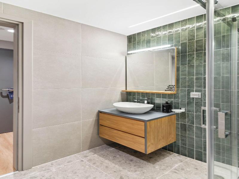 Limehome Piraeus Olive image