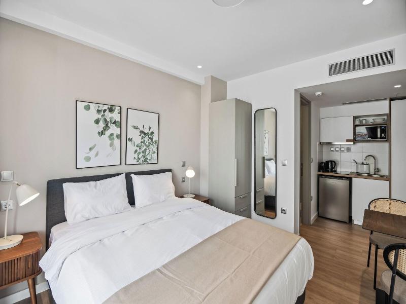 Limehome Piraeus Olive image