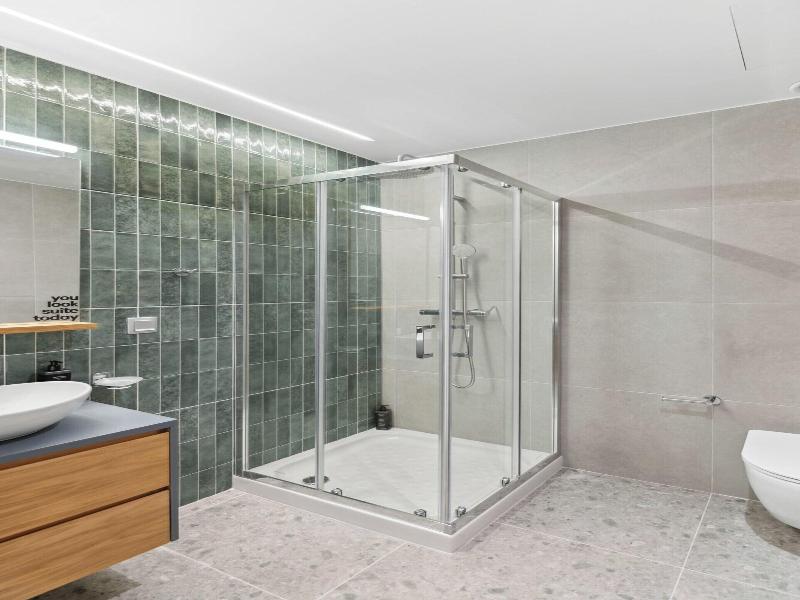 Limehome Piraeus Olive image