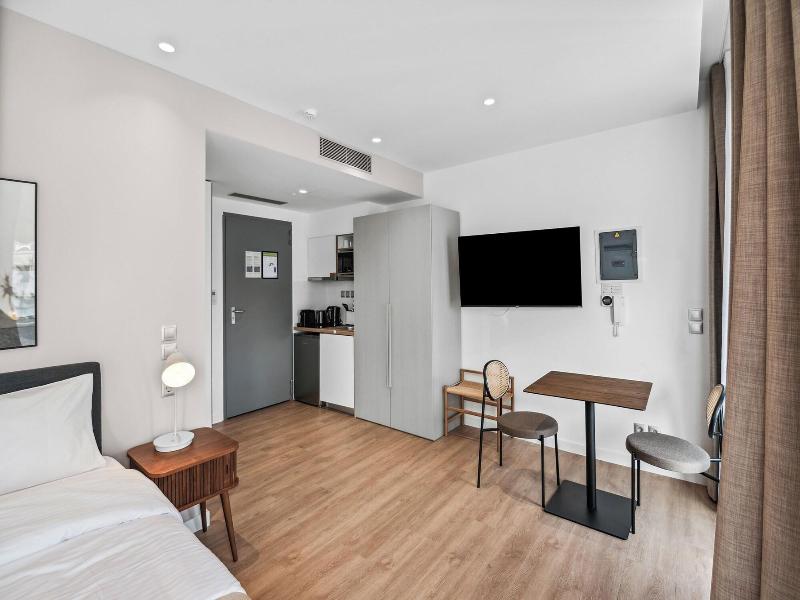 Limehome Piraeus Olive image