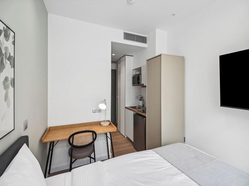 Limehome Piraeus Olive image