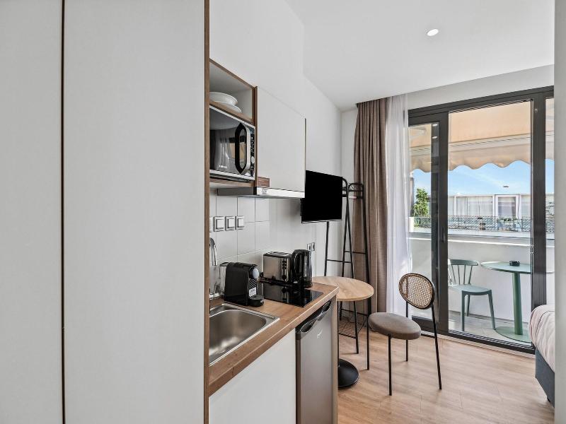 Limehome Piraeus Olive image