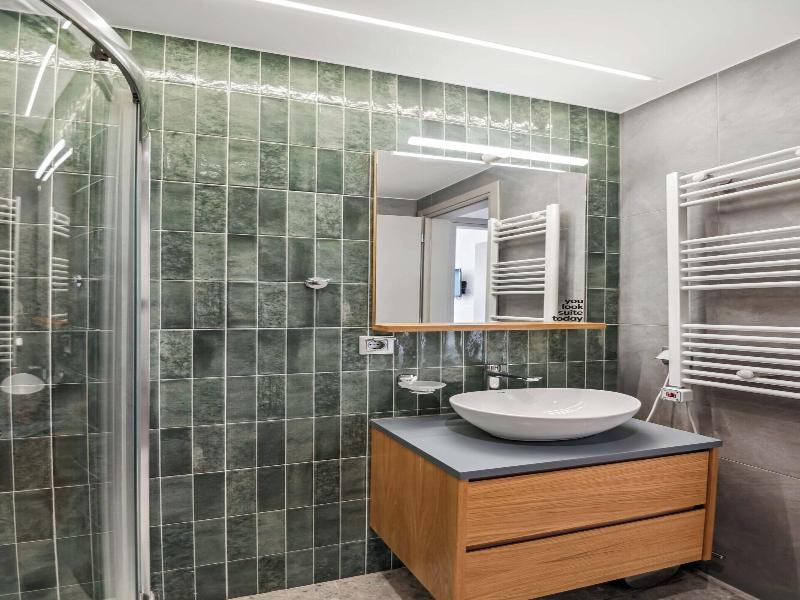 Limehome Piraeus Olive image