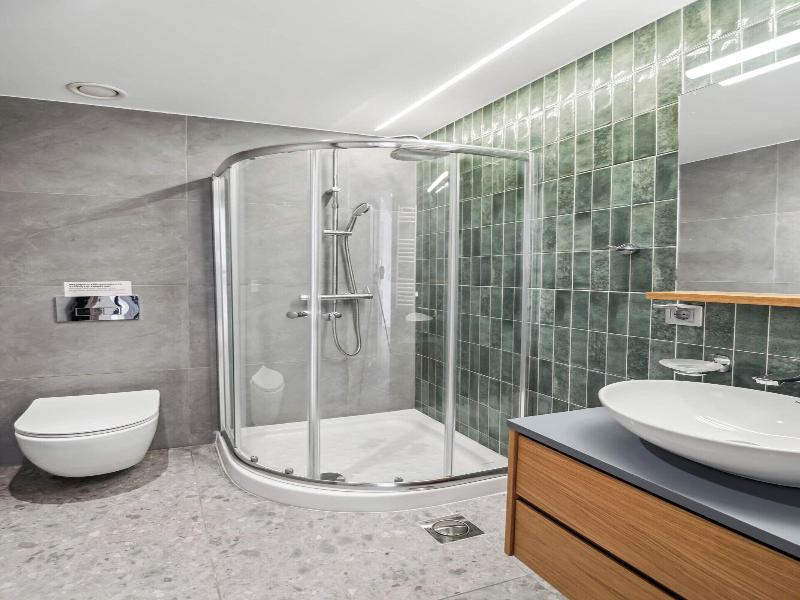 Limehome Piraeus Olive image