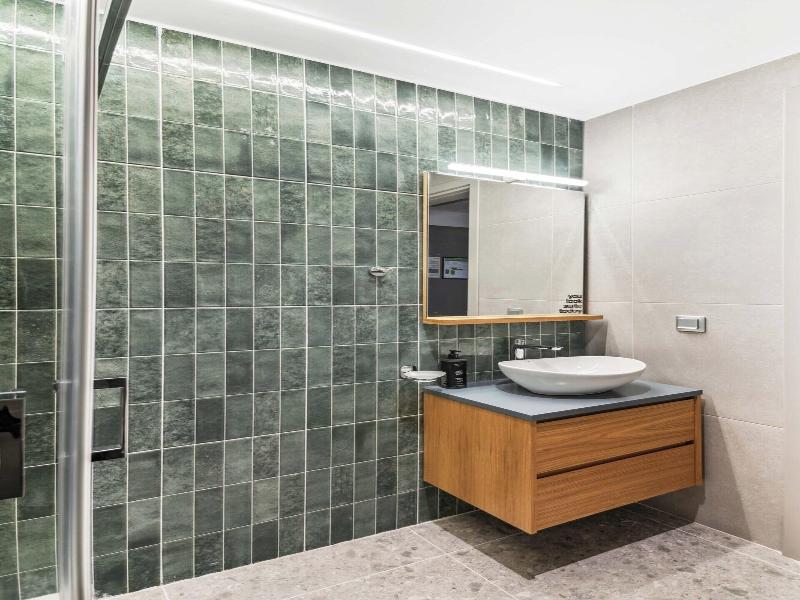 Limehome Piraeus Olive image
