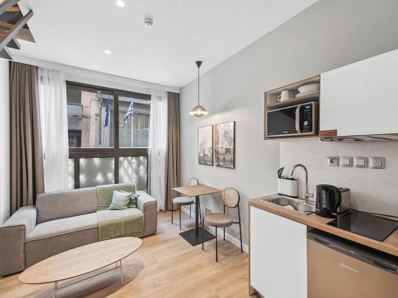 Limehome Piraeus Olive image