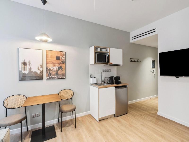 Limehome Piraeus Olive image