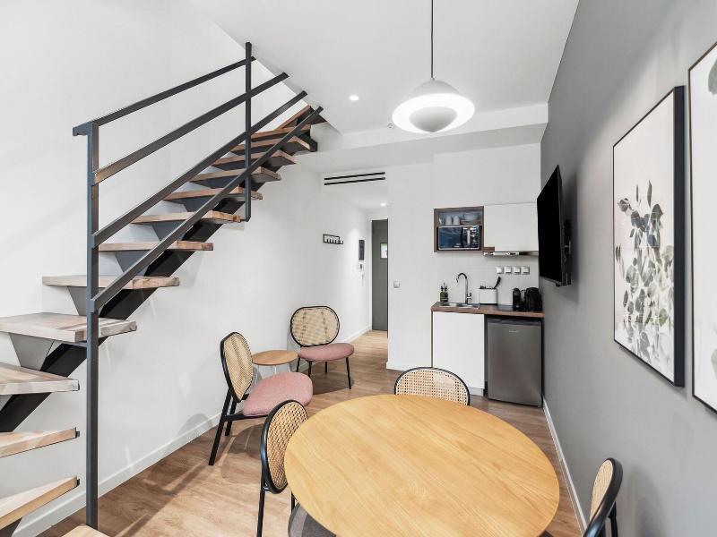 Limehome Piraeus Olive image