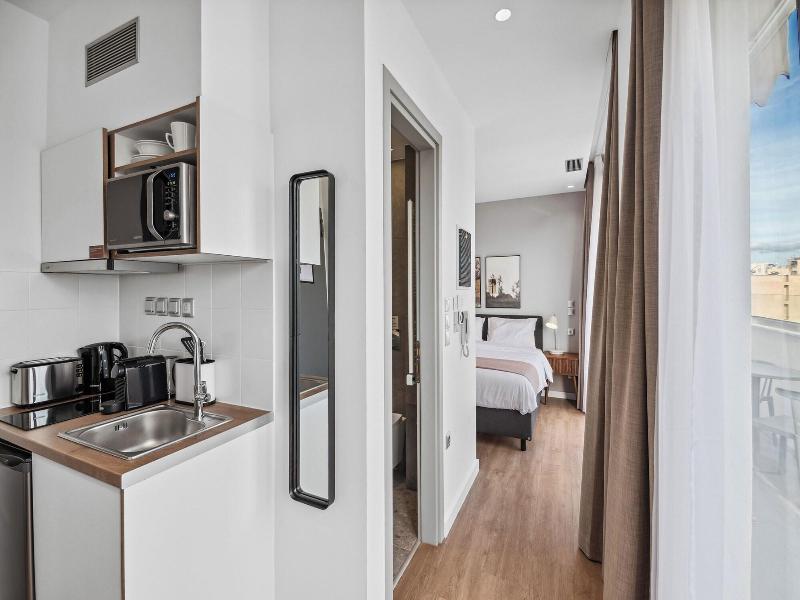 Limehome Piraeus Olive image