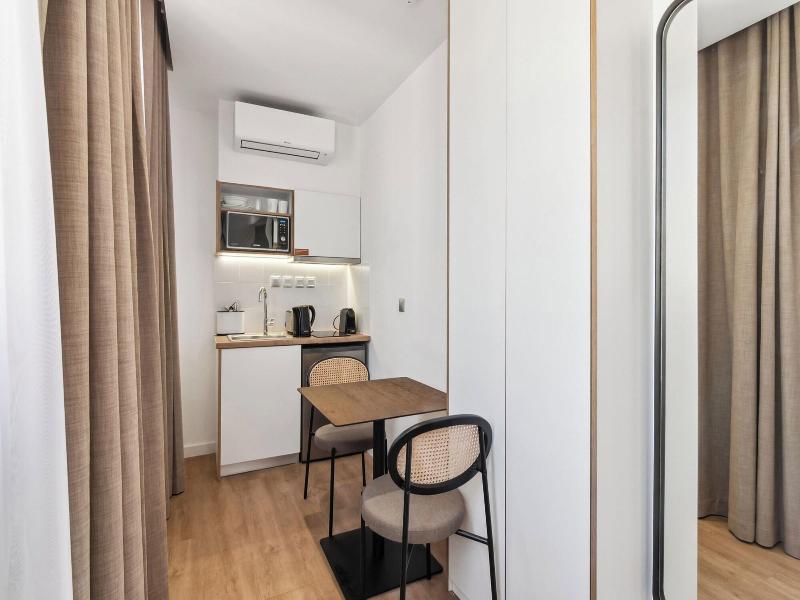 Limehome Piraeus Olive image