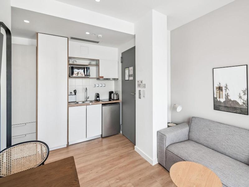 Limehome Piraeus Olive image