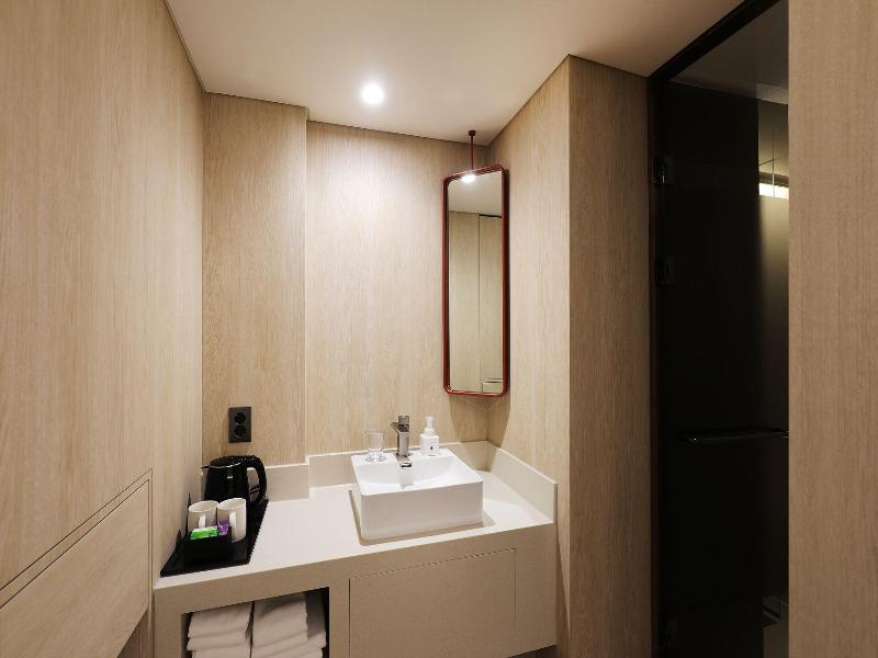 Seoul Inn Hotel By The Designers image