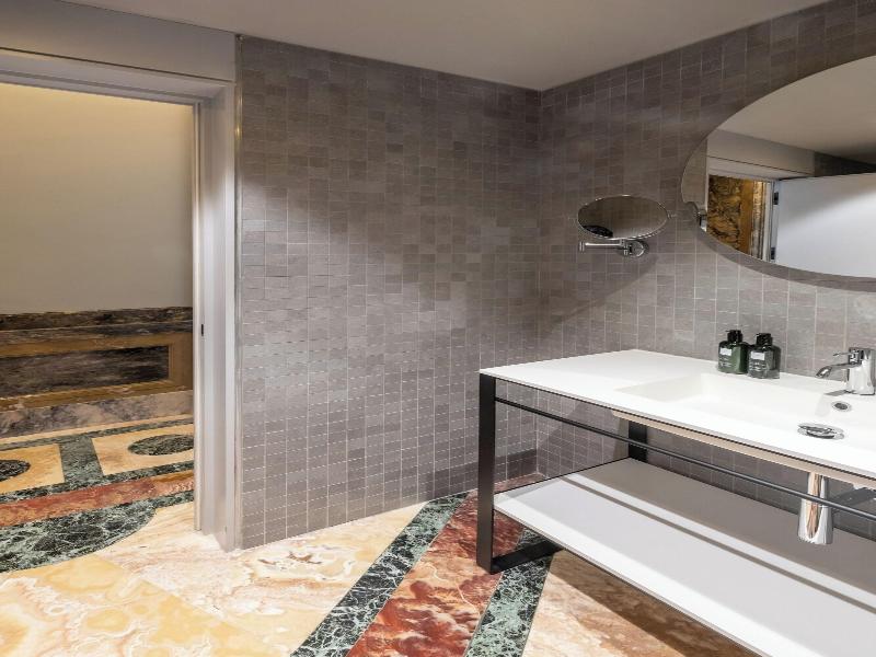 Mercer Residences Sevilla image