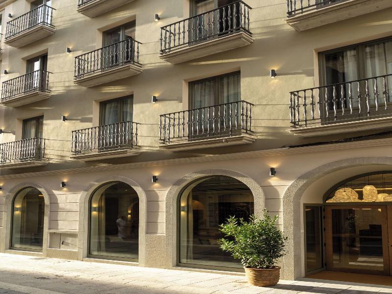 Hotel Well And Come Malaga image