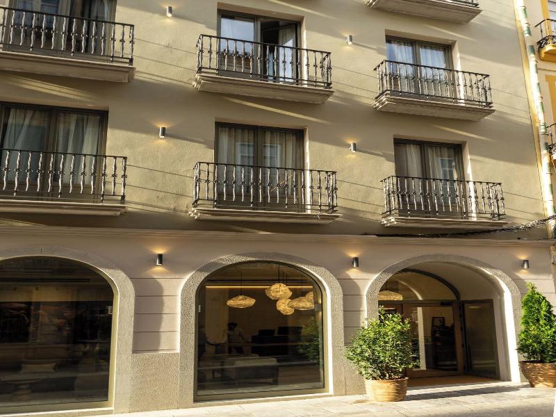 Hotel Well And Come Malaga image