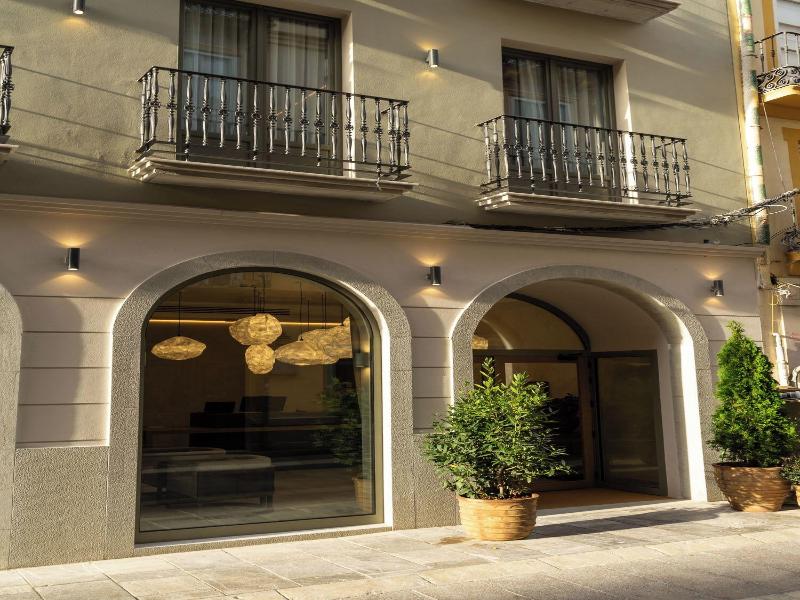 Hotel Well And Come Malaga image