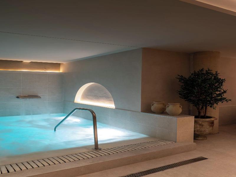 Hotel Well And Come Malaga image