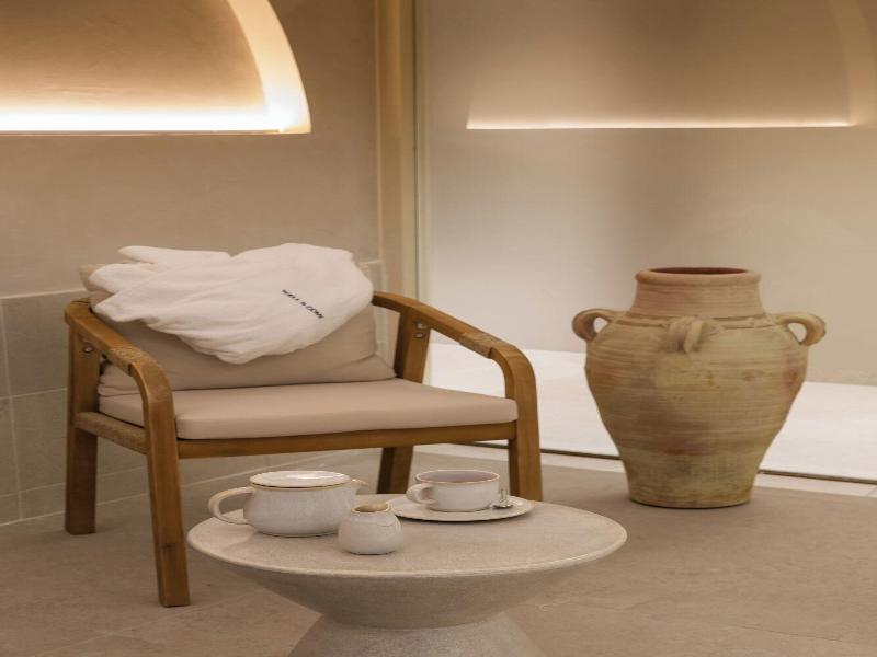 Hotel Well And Come Malaga image