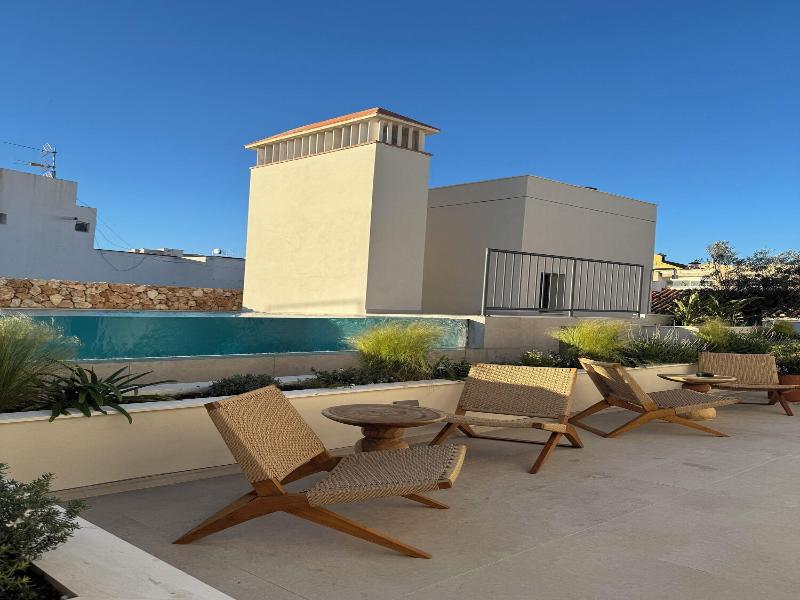 Hotel Well And Come Malaga image