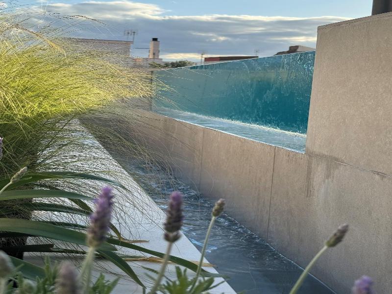 Hotel Well And Come Malaga image