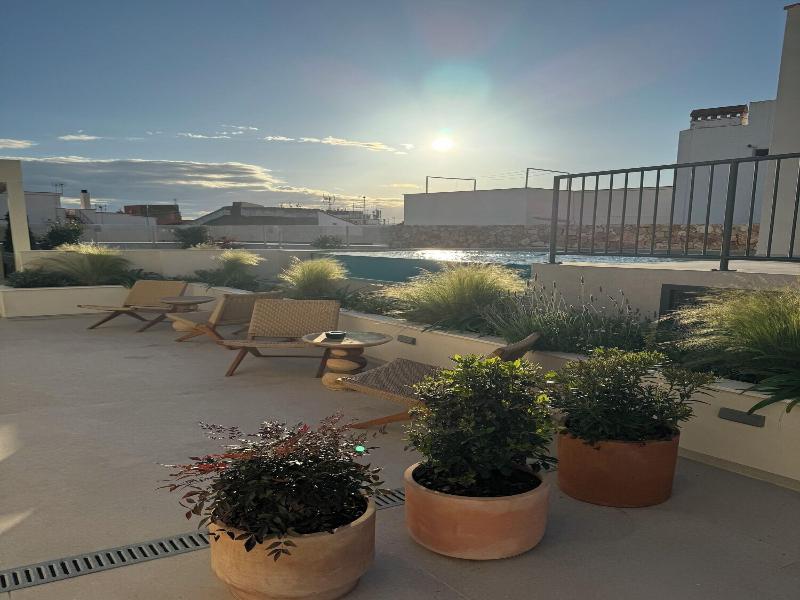Hotel Well And Come Malaga image