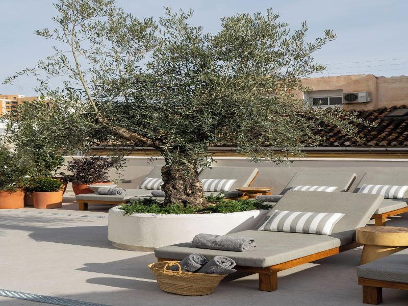 Hotel Well And Come Malaga image