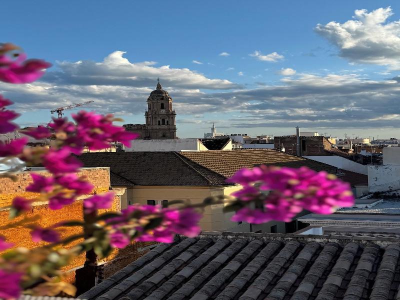 Hotel Well And Come Malaga image