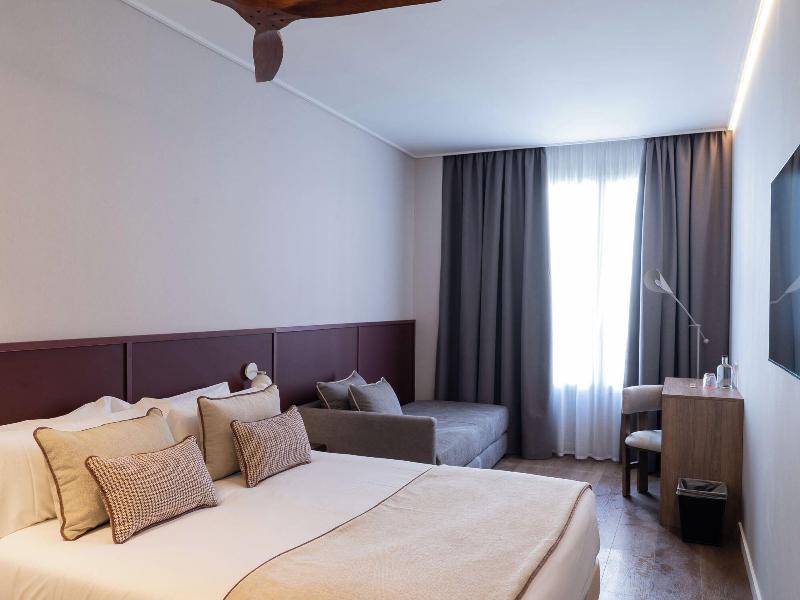 Hotel Well And Come Malaga image
