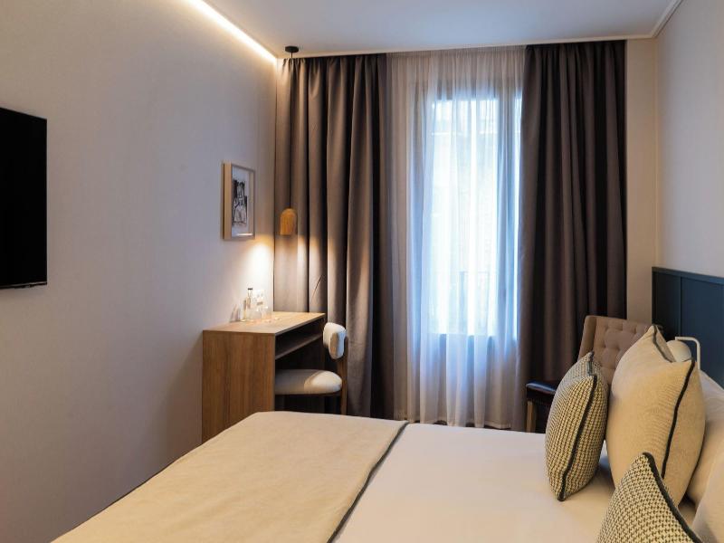 Hotel Well And Come Malaga image