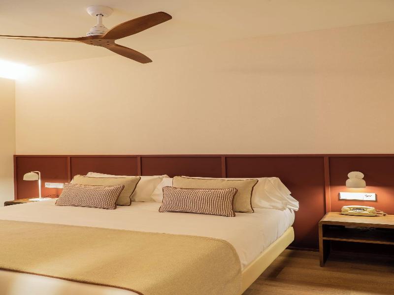 Hotel Well And Come Malaga image