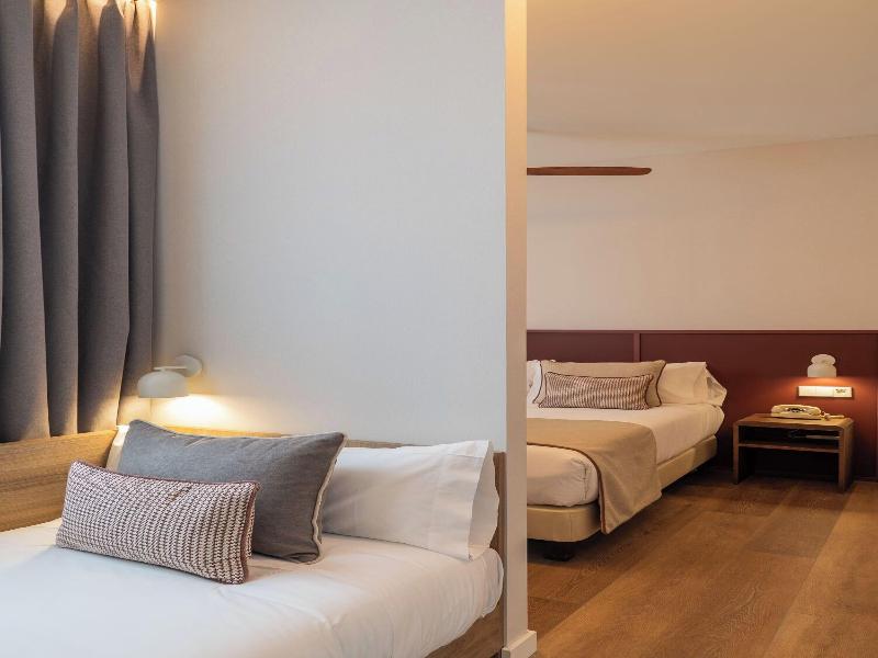 Hotel Well And Come Malaga image