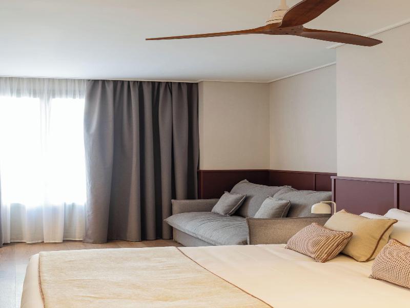 Hotel Well And Come Malaga image