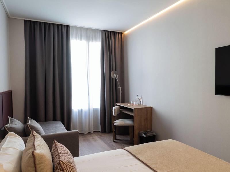 Hotel Well And Come Malaga image
