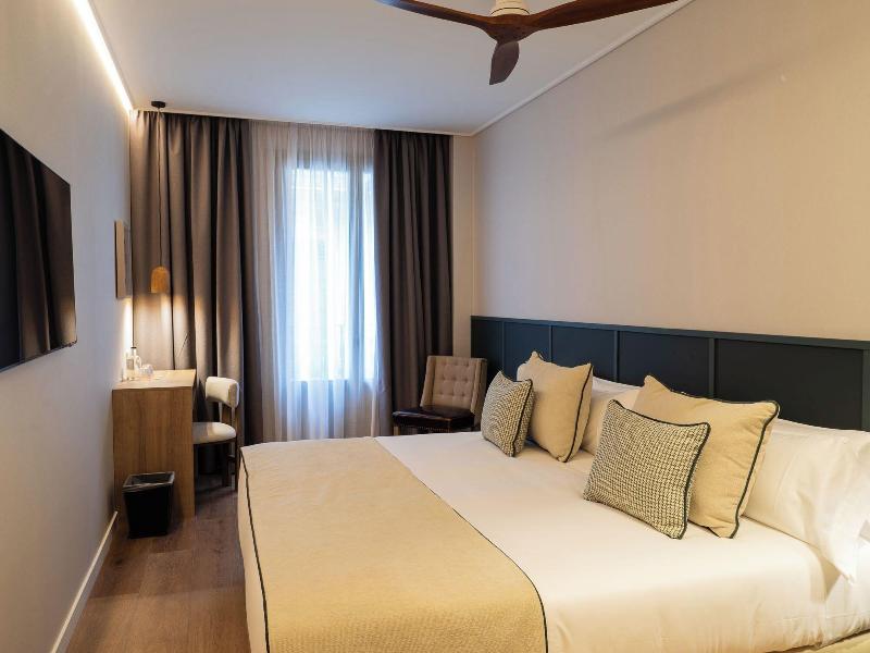 Hotel Well And Come Malaga image