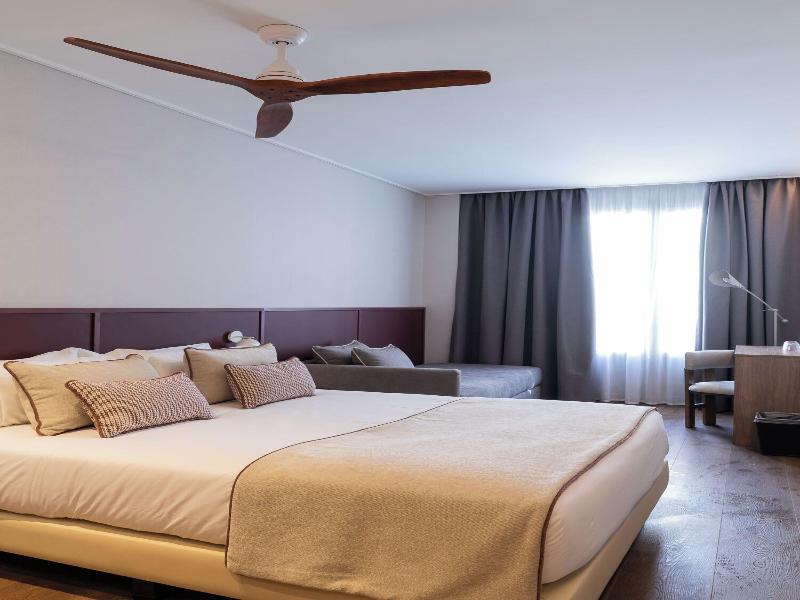 Hotel Well And Come Malaga image